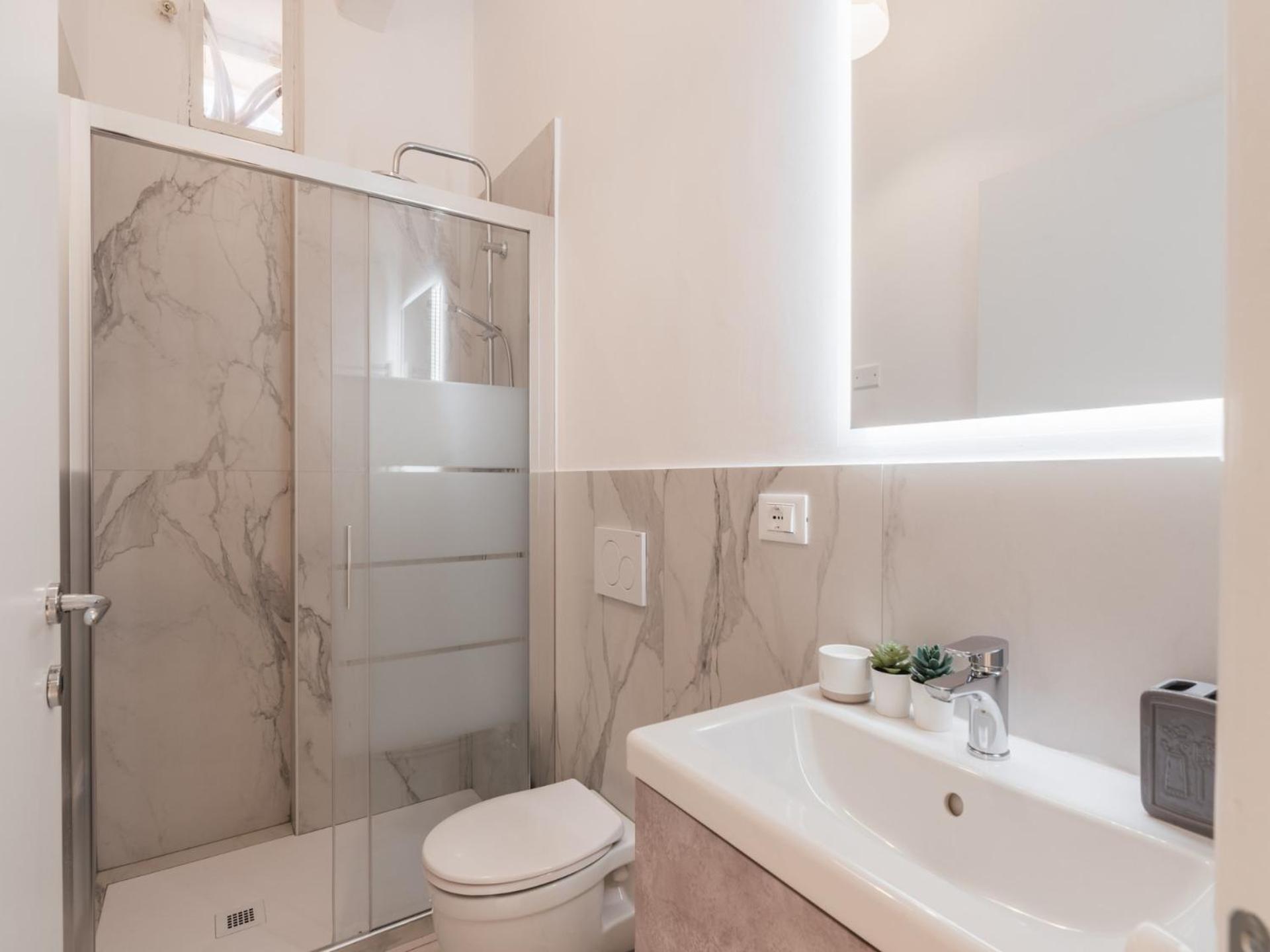 The Best Rent - Spacious One-Bedroom Apartment Near Colosseum Roma Esterno foto